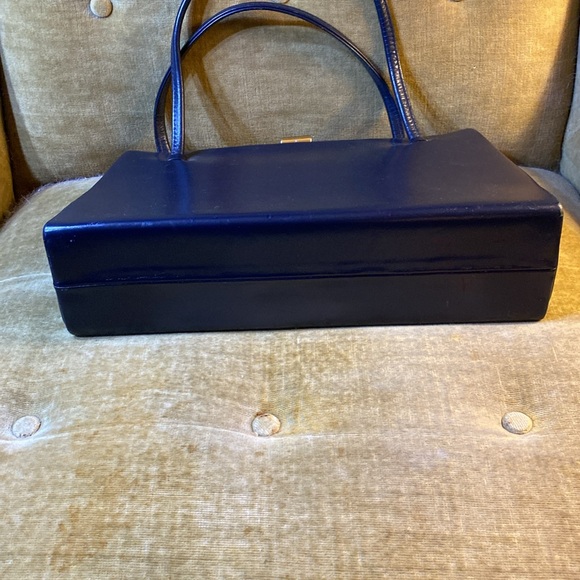 Vintage navy handbag by Gimbels, England - Picture 3 of 4
